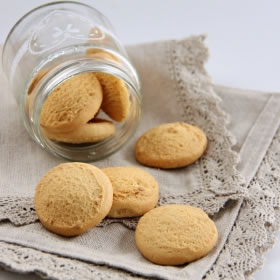 Mini biscoitos ricos em proteínas avelã