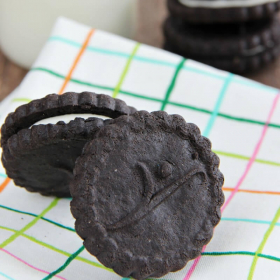 Biscotto Minci réo tondo al cacao ripieno di vaniglia