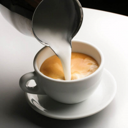 Latte in polvere per caffè o tè