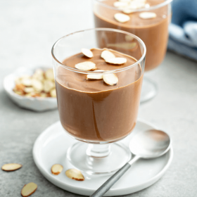 Dessert iperproteico vegano praline e granella di nocciole SG