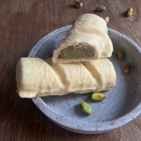 Tavoletta iperproteica al cioccolato bianco con ripieno al pistacchio