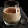 Réalisez un dessert gourmand à partir de la boisson hyperproteinée Mincidélice cappuccino. La recette s’inspire du classique tiramisu italien. Pour réaliser ce dessert minceur, vous aurez également besoin des fameux biscuits spéculoos Mincidélice, qui seront trempés dans le café. Ce dessert peut être consommé dès la phase 2 du régime hyperprotéiné Mincidélice.